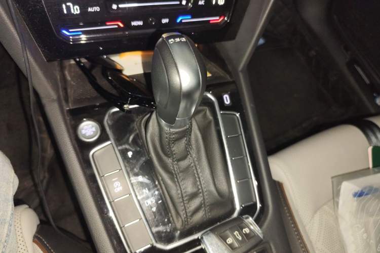 Used Volkswagen Magotan 2023 2 Million Units Commemorative Edition 330TSI DSG Luxury Version Gear Lever