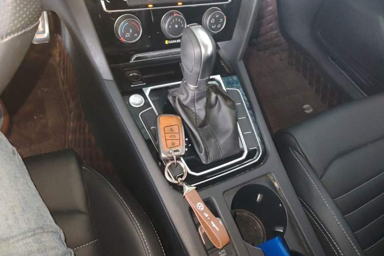 Used Volkswagen Magotan 2023 2 Million Units Limited-Edition 280TSI DSG Comfort Version Gear Lever