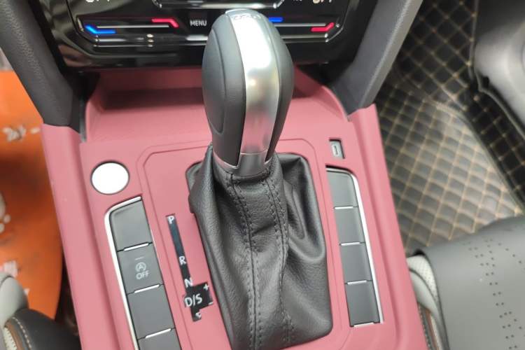 Used Volkswagen Magotan 2023 2 Million Units Commemorative Edition 330TSI DSG Luxury Version Gear Lever