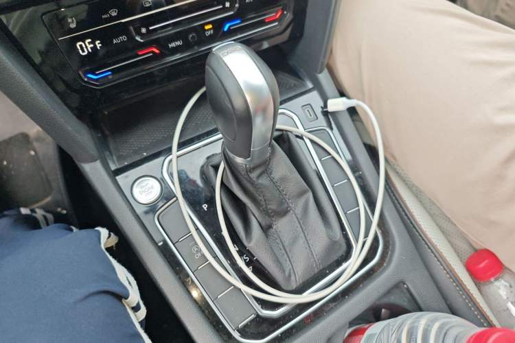 Used Volkswagen Magotan 2023 2 Million Units Commemorative Edition 330TSI DSG Luxury Version Gear Lever
