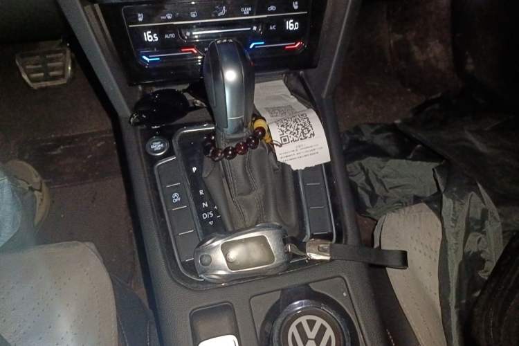 Used Volkswagen Magotan 2023 2 Million Units Commemorative Edition 330TSI DSG Luxury Version Gear Lever