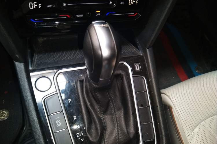 Used Volkswagen Magotan 2023 2 Million Units Commemorative Edition 330TSI DSG Luxury Version Gear Lever
