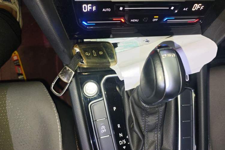 Used Volkswagen Magotan 2023 2 Million Units Commemorative Edition 330TSI DSG Luxury Version Gear Lever