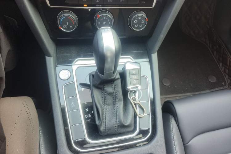 Used Volkswagen Magotan 2023 2 Million Units Limited-Edition 280TSI DSG Comfort Version Gear Lever