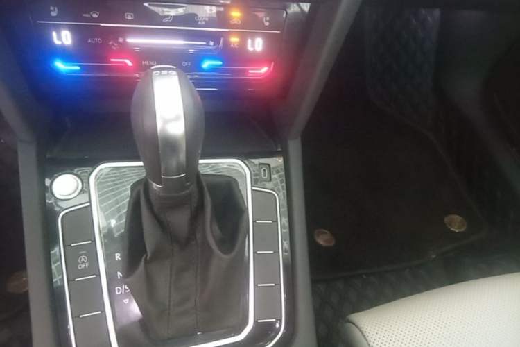 Used Volkswagen Magotan 2023 2 Million Units Commemorative Edition 330TSI DSG Luxury Version Gear Lever