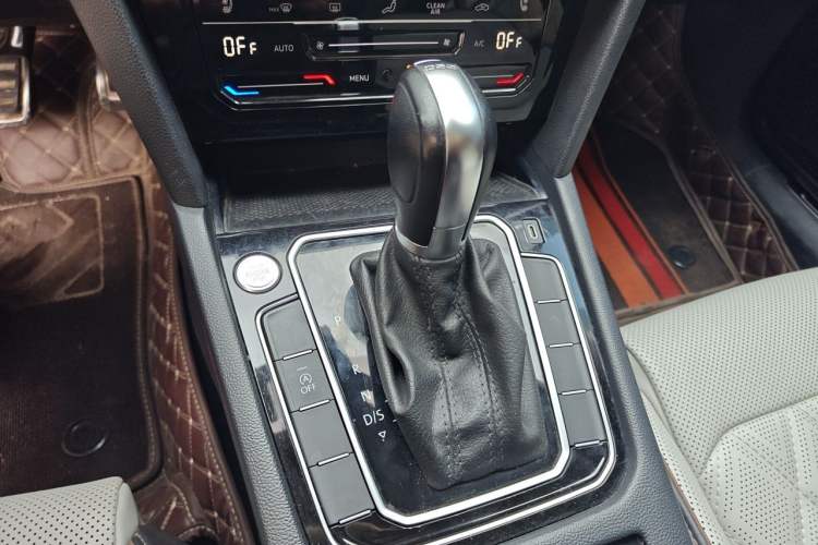 Used Volkswagen Magotan 2023 2 Million Units Commemorative Edition 330TSI DSG Luxury Version Gear Lever