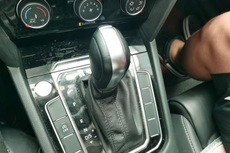 Used Volkswagen Magotan 2023 2 Million Units Limited-Edition 280TSI DSG Comfort Version Gear Lever