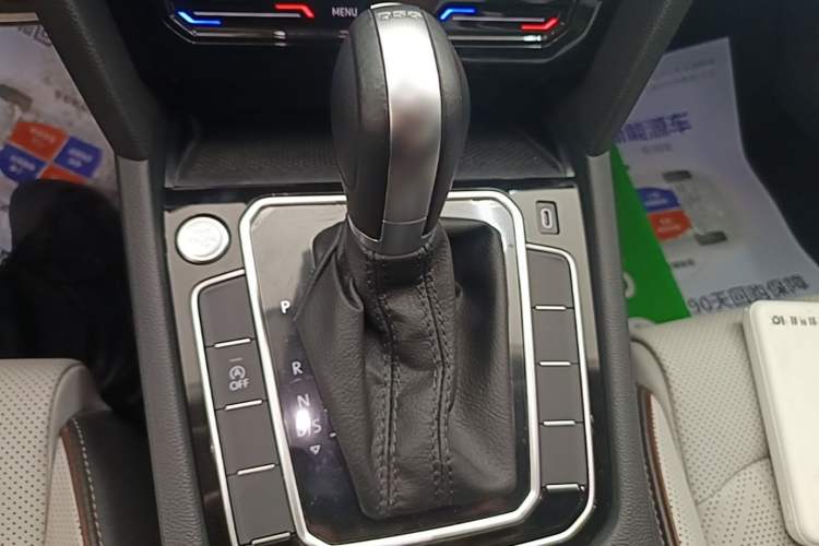 Used Volkswagen Magotan 2023 2 Million Units Commemorative Edition 330TSI DSG Luxury Version Gear Lever