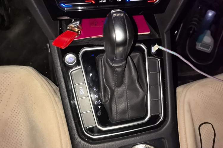 Used Volkswagen Magotan 2023 2 Million Units Commemorative Edition 330TSI DSG Luxury Version Gear Lever