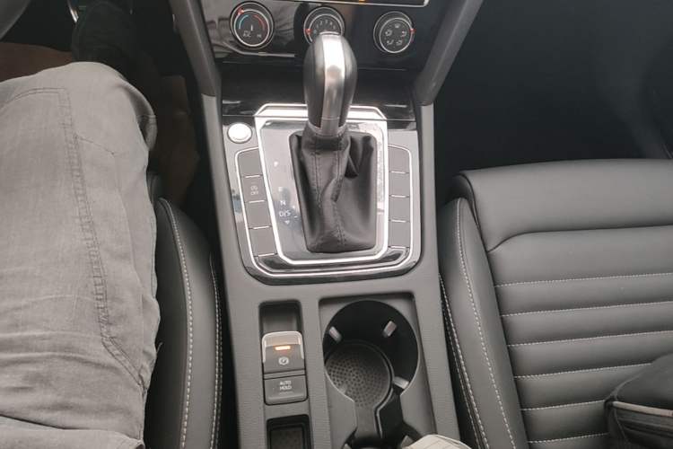 Used Volkswagen Magotan 2023 2 Million Units Limited-Edition 280TSI DSG Comfort Version Gear Lever