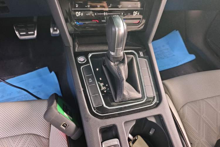 Used Volkswagen Magotan 2023 2 Million Units Commemorative Edition 330TSI DSG Luxury Version Gear Lever