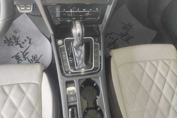 Used Volkswagen Magotan 2023 2 Million Units Limited-Edition 380TSI DSG Flagship Version Gear Lever