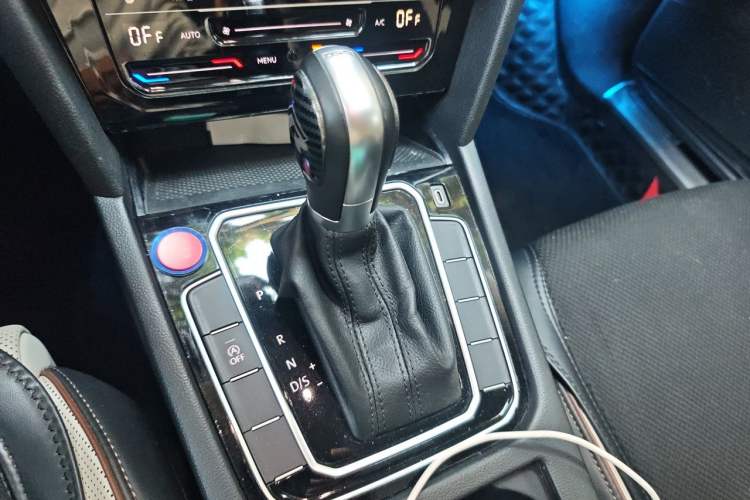Used Volkswagen Magotan 2023 2 Million Units Commemorative Edition 330TSI DSG Luxury Version Gear Lever