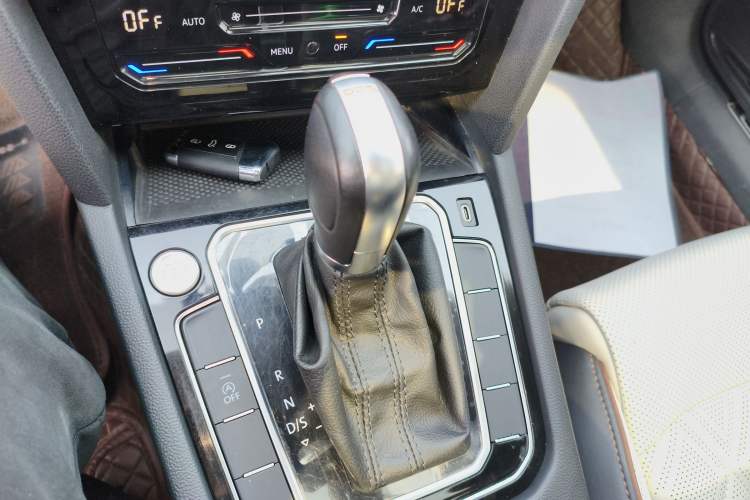 Used Volkswagen Magotan 2023 2 Million Units Commemorative Edition 330TSI DSG Luxury Version Gear Lever