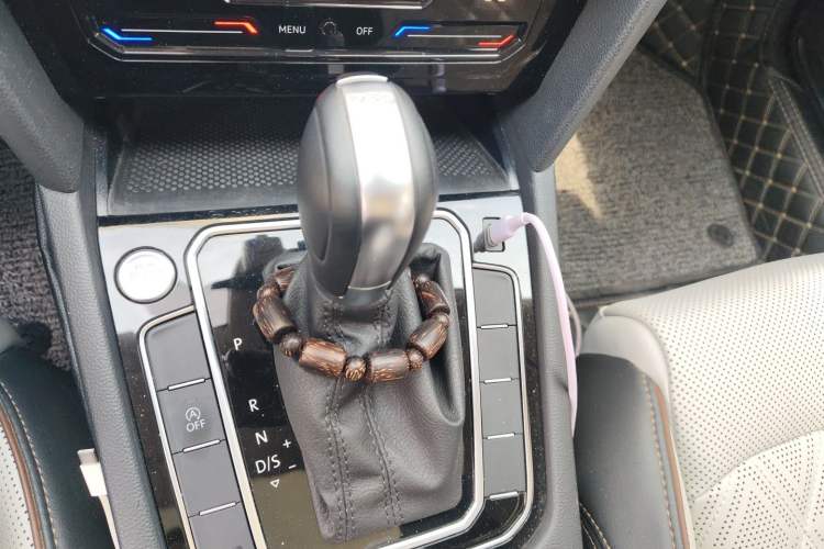 Used Volkswagen Magotan 2023 2 Million Units Commemorative Edition 330TSI DSG Luxury Version Gear Lever