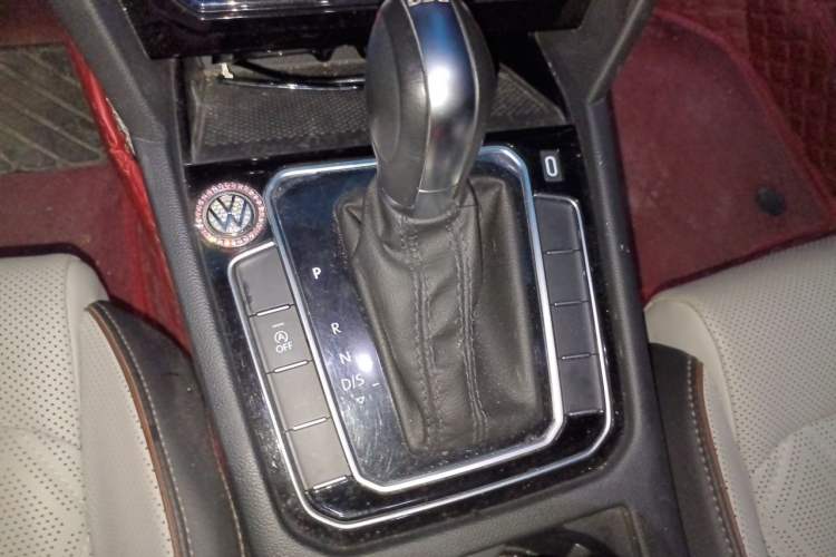 Used Volkswagen Magotan 2023 2 Million Units Commemorative Edition 330TSI DSG Luxury Version Gear Lever