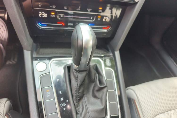 Used Volkswagen Magotan 2023 2 Million Units Commemorative Edition 330TSI DSG Luxury Version Gear Lever