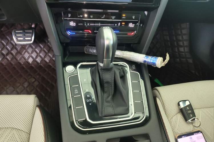 Used Volkswagen Magotan 2023 2 Million Units Commemorative Edition 330TSI DSG Luxury Version Gear Lever