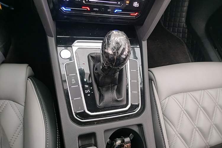 Used Volkswagen Magotan 2023 2 Million Units Limited Edition 330TSI DSG Leading Version Gear Lever