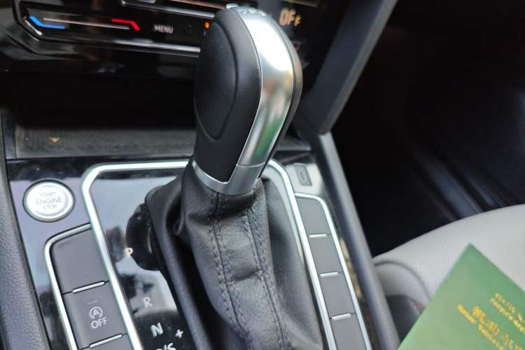 Used Volkswagen Magotan 2023 2 Million Units Commemorative Edition 330TSI DSG Luxury Version Gear Lever