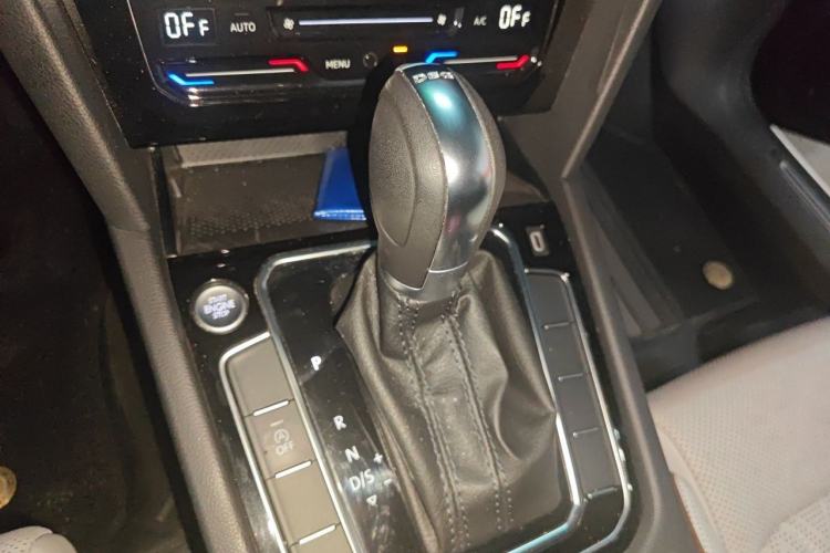 Used Volkswagen Magotan 2023 2 Million Units Commemorative Edition 330TSI DSG Luxury Version Gear Lever