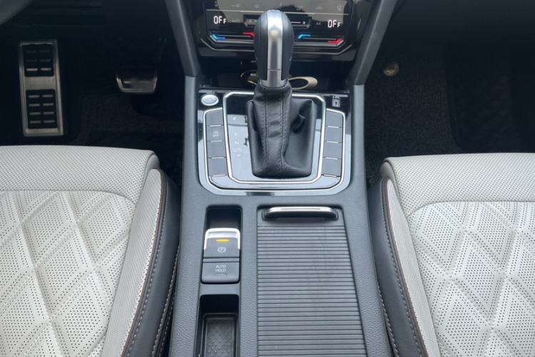 Used Volkswagen Magotan 2023 2 Million Units Commemorative Edition 330TSI DSG Luxury Version Gear Lever