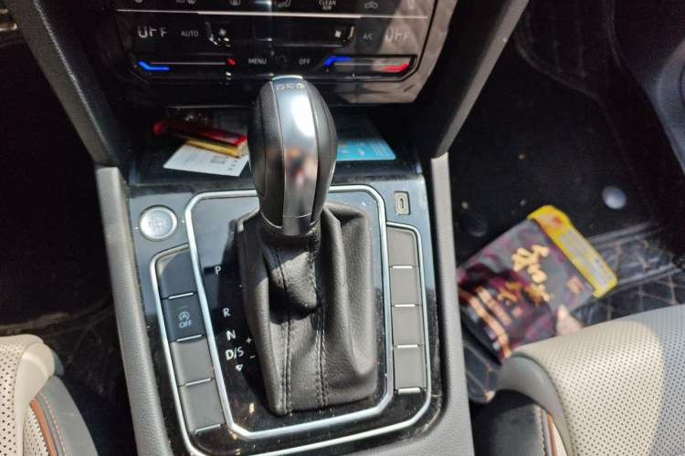 Used Volkswagen Magotan 2023 2 Million Units Commemorative Edition 330TSI DSG Luxury Version Gear Lever