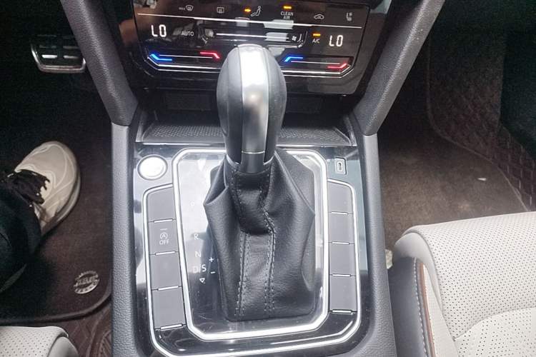 Used Volkswagen Magotan 2023 2 Million Units Commemorative Edition 330TSI DSG Luxury Version Gear Lever