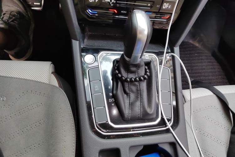 Used Volkswagen Magotan 2023 2 Million Units Commemorative Edition 330TSI DSG Luxury Version Gear Lever