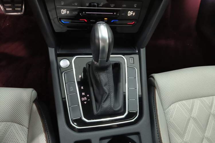 Used Volkswagen Magotan 2023 2 Million Units Commemorative Edition 330TSI DSG Luxury Version Gear Lever