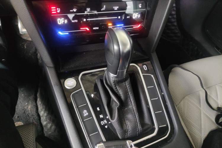 Used Volkswagen Magotan 2023 2 Million Units Commemorative Edition 330TSI DSG Luxury Version Gear Lever