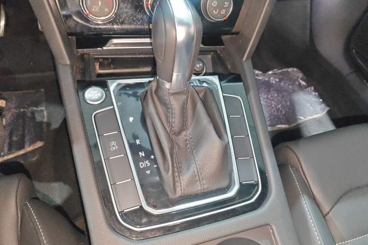 Used Volkswagen Magotan 2023 2 Million Units Limited-Edition 280TSI DSG Comfort Version Gear Lever