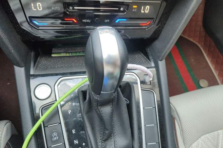 Used Volkswagen Magotan 2023 2 Million Units Commemorative Edition 330TSI DSG Luxury Version Gear Lever