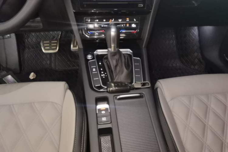 Used Volkswagen Magotan 2023 2 Million Units Limited Edition 330TSI DSG Leading Version Gear Lever