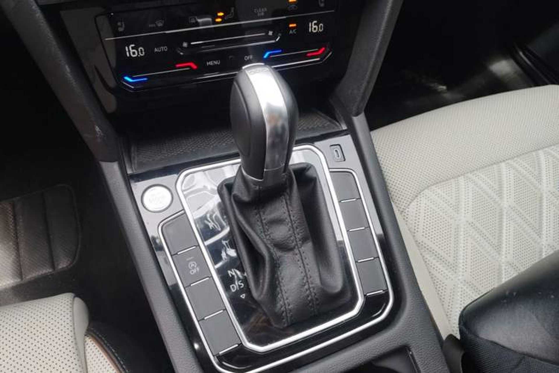 Used Volkswagen Magotan 2023 2 Million Units Commemorative Edition 330TSI DSG Luxury Version Gear Lever