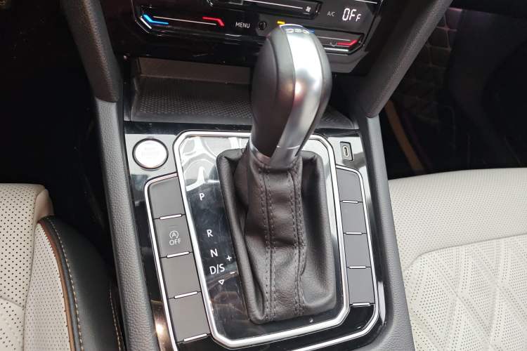 Used Volkswagen Magotan 2023 2 Million Units Commemorative Edition 330TSI DSG Luxury Version Gear Lever