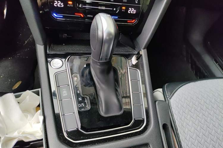 Used Volkswagen Magotan 2023 2 Million Units Commemorative Edition 330TSI DSG Luxury Version Gear Lever