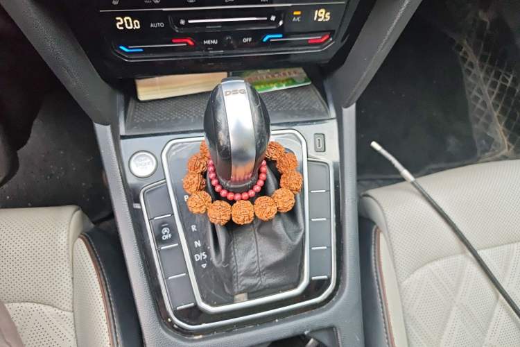 Used Volkswagen Magotan 2023 2 Million Units Commemorative Edition 330TSI DSG Luxury Version Gear Lever