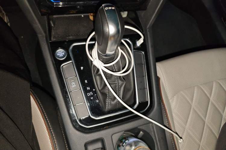 Used Volkswagen Magotan 2023 2 Million Units Commemorative Edition 330TSI DSG Luxury Version Gear Lever