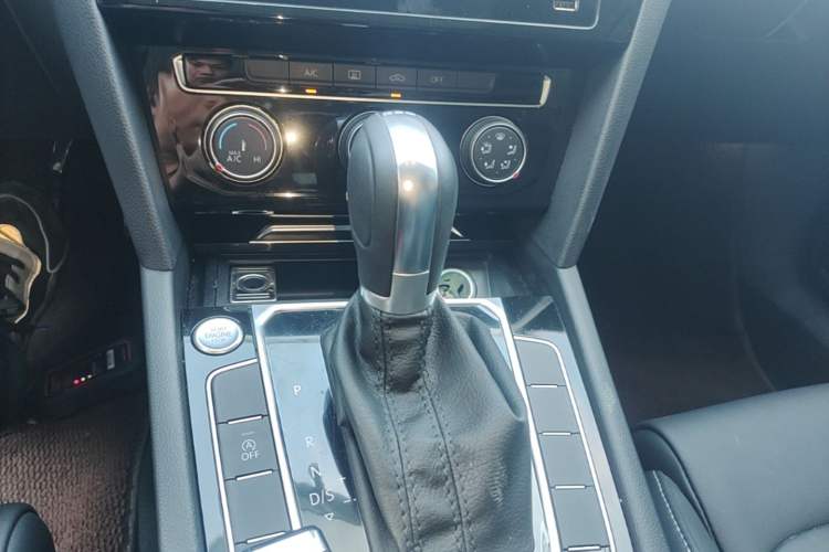 Used Volkswagen Magotan 2023 2 Million Units Limited-Edition 280TSI DSG Comfort Version Gear Lever