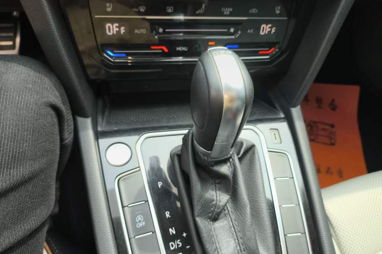 Used Volkswagen Magotan 2023 2 Million Units Commemorative Edition 330TSI DSG Luxury Version Gear Lever