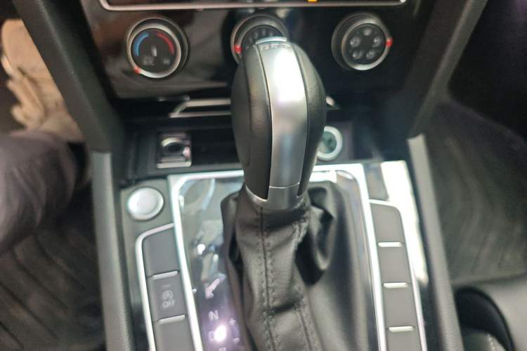 Used Volkswagen Magotan 2023 2 Million Units Limited-Edition 280TSI DSG Comfort Version Gear Lever