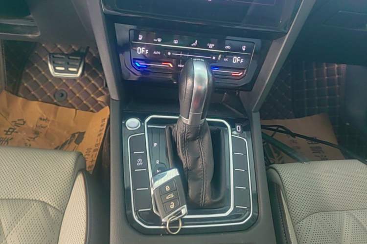 Used Volkswagen Magotan 2023 2 Million Units Commemorative Edition 330TSI DSG Luxury Version Gear Lever