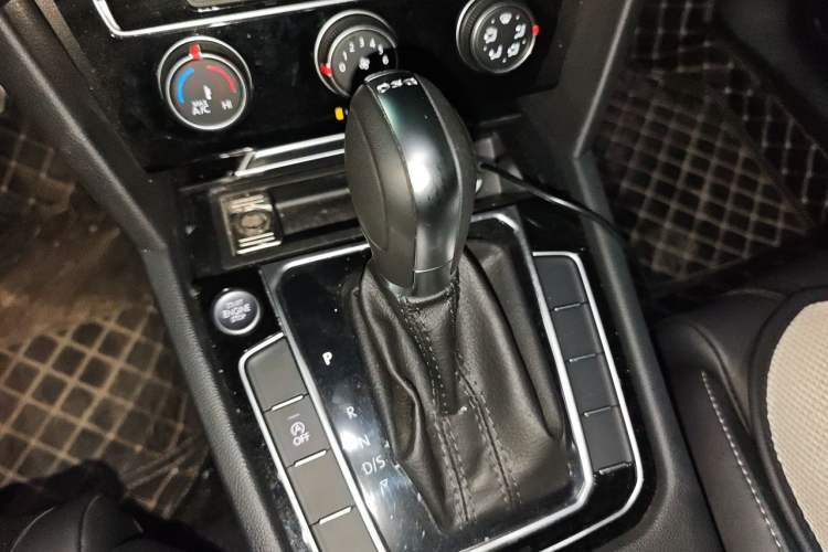 Used Volkswagen Magotan 2023 2 Million Units Limited-Edition 280TSI DSG Comfort Version Gear Lever