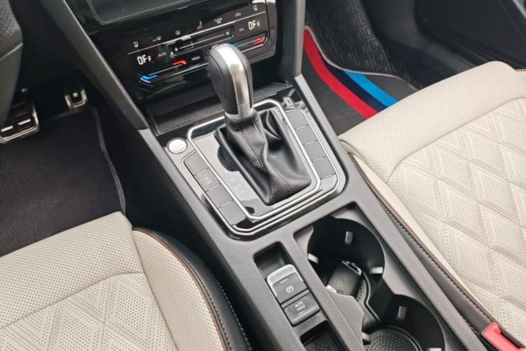 Used Volkswagen Magotan 2023 2 Million Units Commemorative Edition 330TSI DSG Luxury Version Gear Lever
