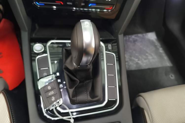 Used Volkswagen Magotan 2023 2 Million Units Commemorative Edition 330TSI DSG Luxury Version Gear Lever