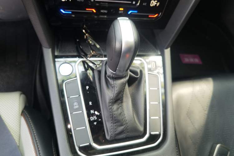 Used Volkswagen Magotan 2023 2 Million Units Commemorative Edition 330TSI DSG Luxury Version Gear Lever