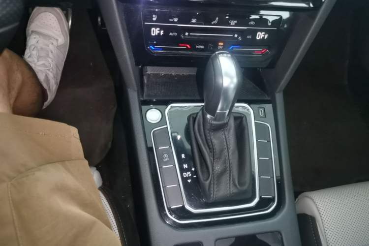 Used Volkswagen Magotan 2023 2 Million Units Commemorative Edition 330TSI DSG Luxury Version Gear Lever