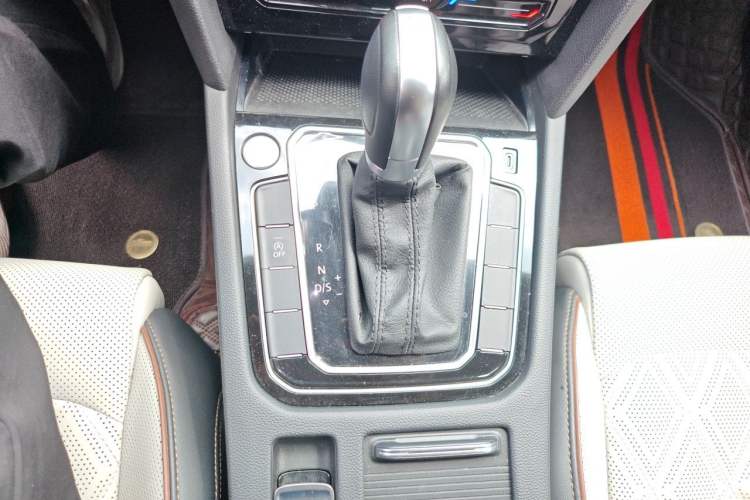 Used Volkswagen Magotan 2023 2 Million Units Commemorative Edition 330TSI DSG Luxury Version Gear Lever