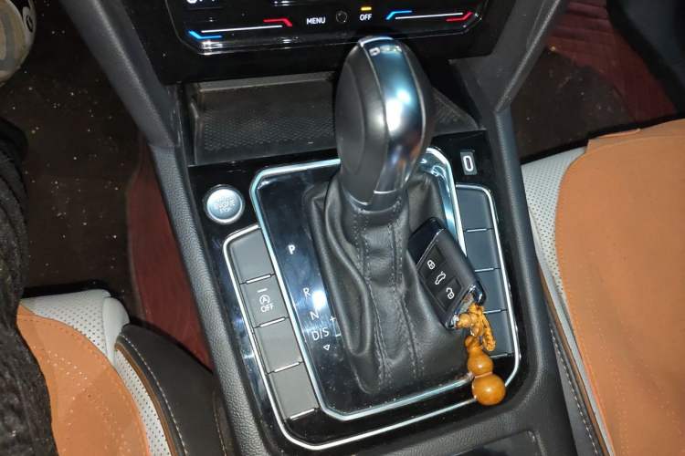 Used Volkswagen Magotan 2023 2 Million Units Commemorative Edition 330TSI DSG Luxury Version Gear Lever
